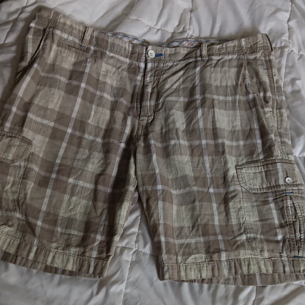 Tommy Bahama Tan and White Cargo Shorts Relaxed Fit